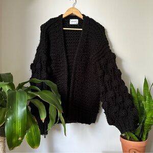 Hand knit chic wish “cuteness on SLEEVES” CHUNKY CARDIGAN IN BLACK